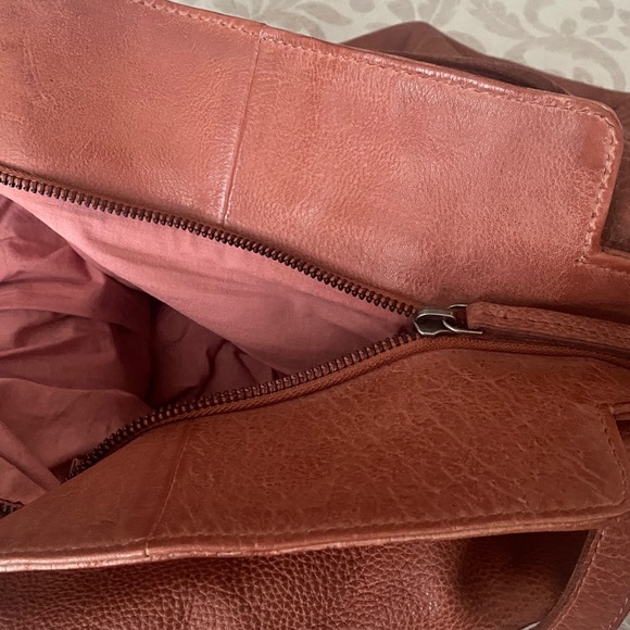 Nwt's Free People Slouchy Brown Leather Tote Crossbody Bag - Picture 7 of 7